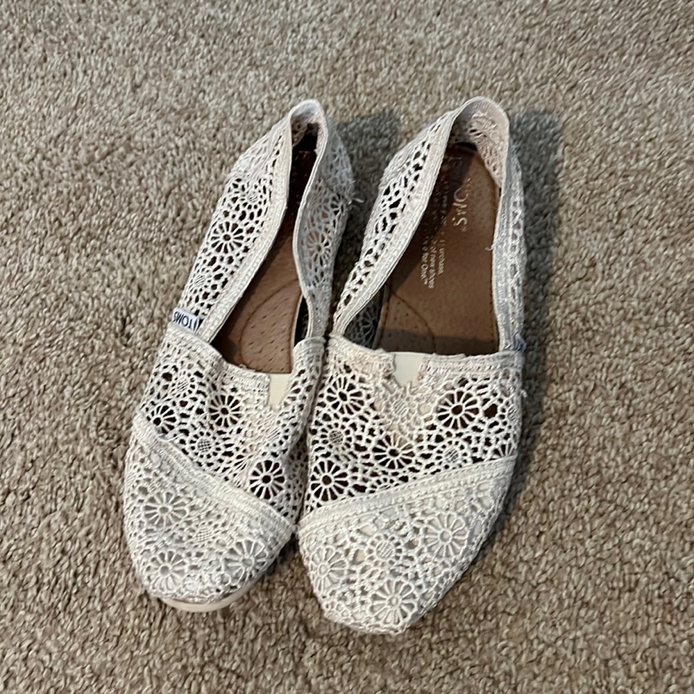 Cream crocheted Tom’s